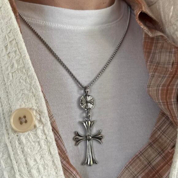 Y2k silver gothic cross pendant - Picture 6 of 6